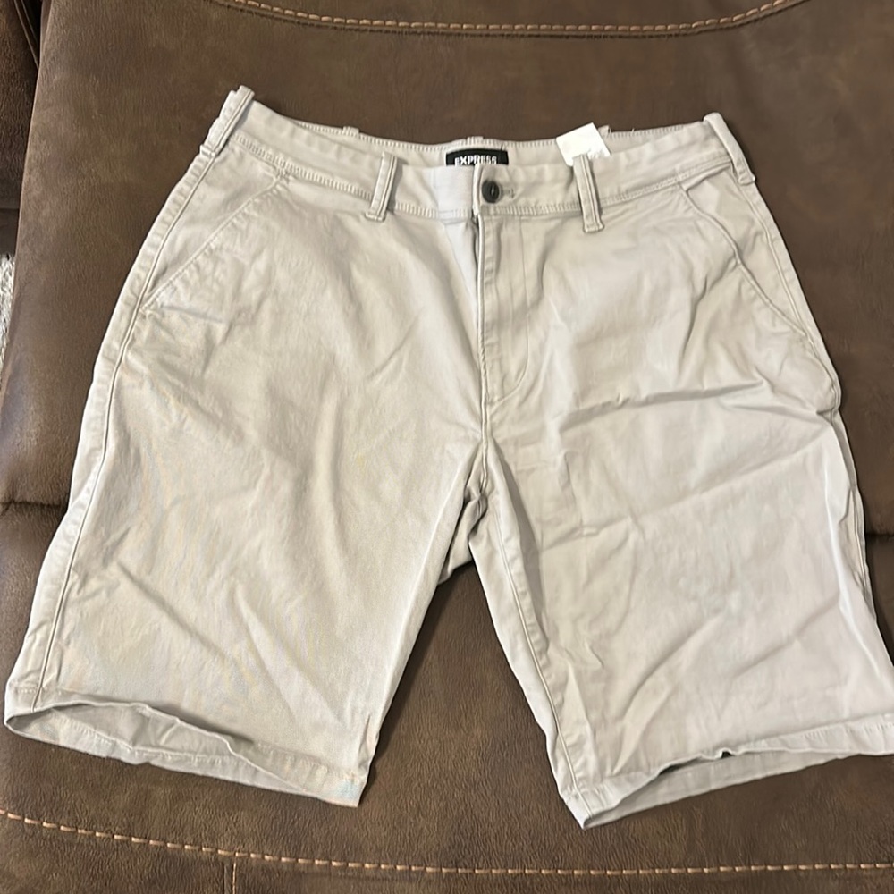 Grey Express 10" shorts size 31
